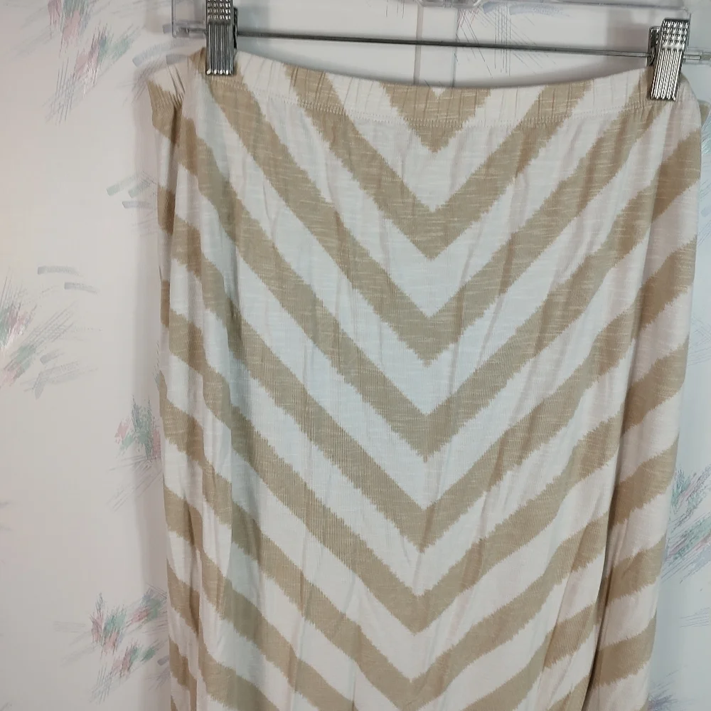 Chico's 2 Beige Chevron Print Midi Skirt - Picture 2 of 10